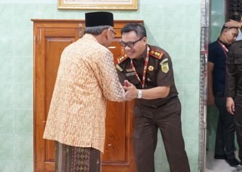 Santri Ponpes Al Ubaidah Simak Sosialisasi Hukum Kejari Nganjuk