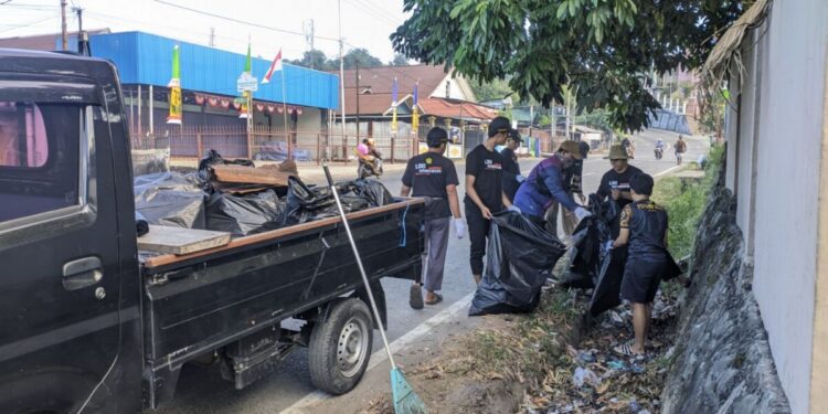 Semangatkan Nilai-nilai Kemerdekaan Republik Indonesia, PC LDII Manokwari Barat Bersih Masjid Sampai Saluran